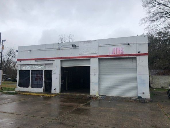 ± 1,400 SF Commercial Building: 3515 N Acadian Thruway, Baton Rouge, LA 70805
